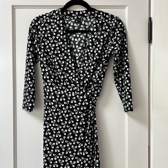 Ann Taylor Size 0 Wrap Dress 100% Poly - Picture 3 of 6